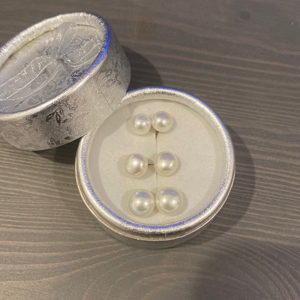 Pearl Studs
